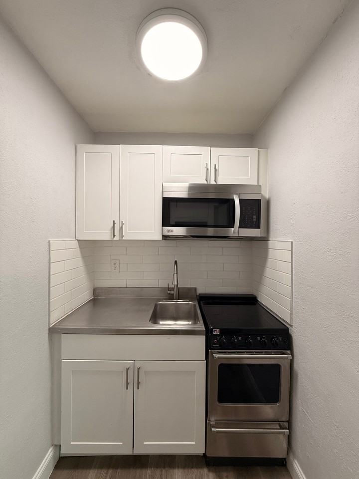 316 30th Ave N #B - Photo 3 of 5
