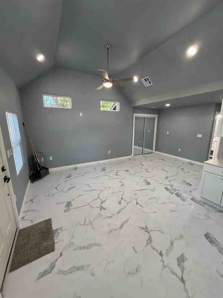 2507 N Rockford Ave - Photo 5 of 15