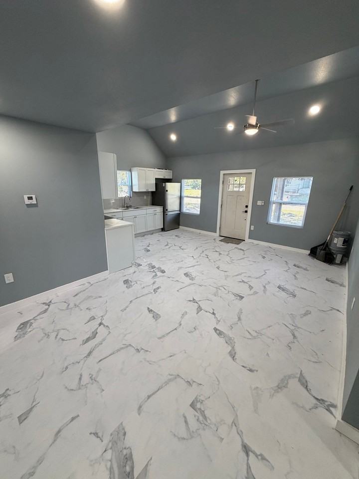 2507 N Rockford Ave - Photo 6 of 15