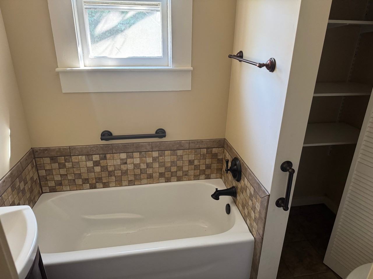 1413 Ashville Rd - Photo 4 of 8