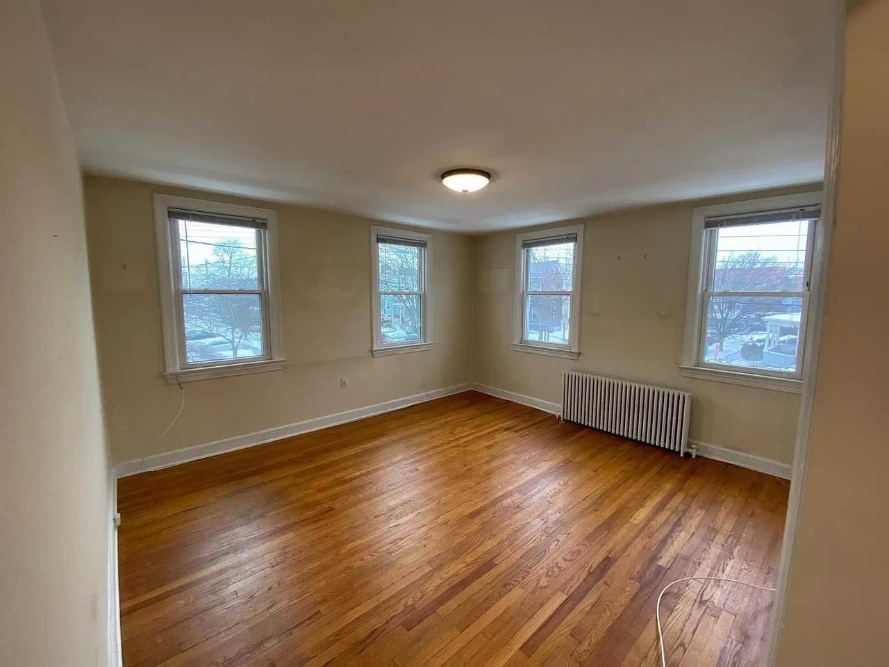 31 Oakland St - Photo 2 of 6