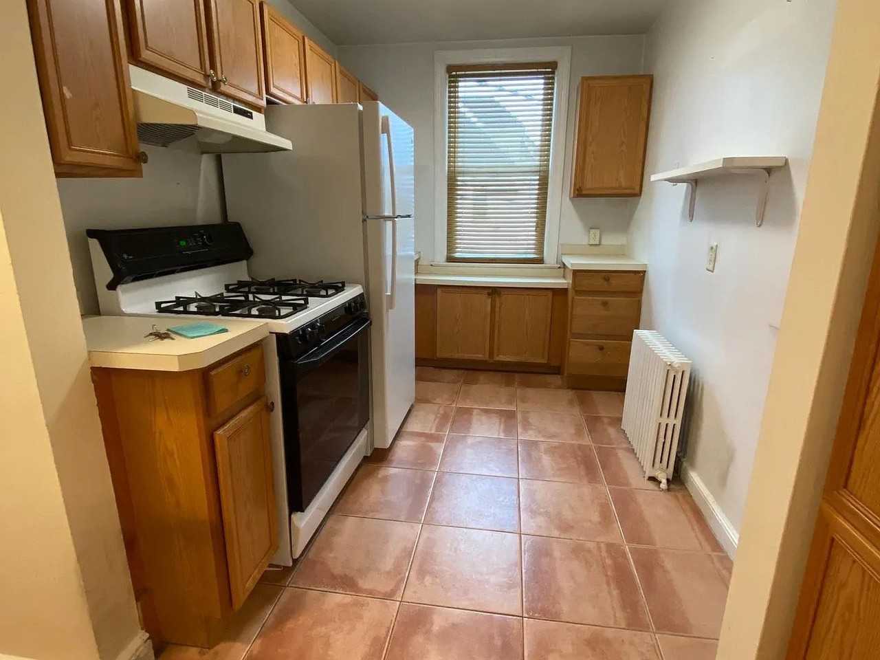 31 Oakland St - Photo 6 of 6