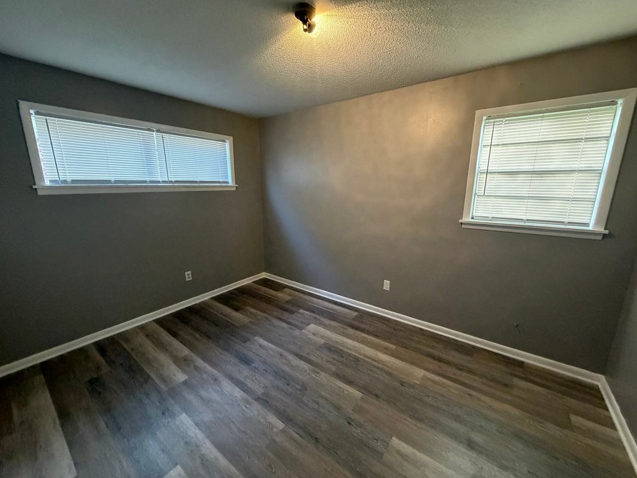 2205 Pearson Ave - Photo 2 of 8
