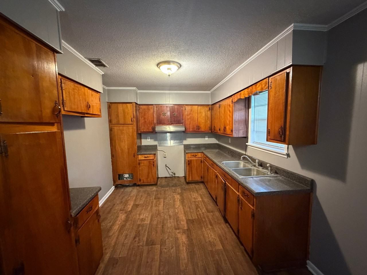 2205 Pearson Ave - Photo 3 of 8