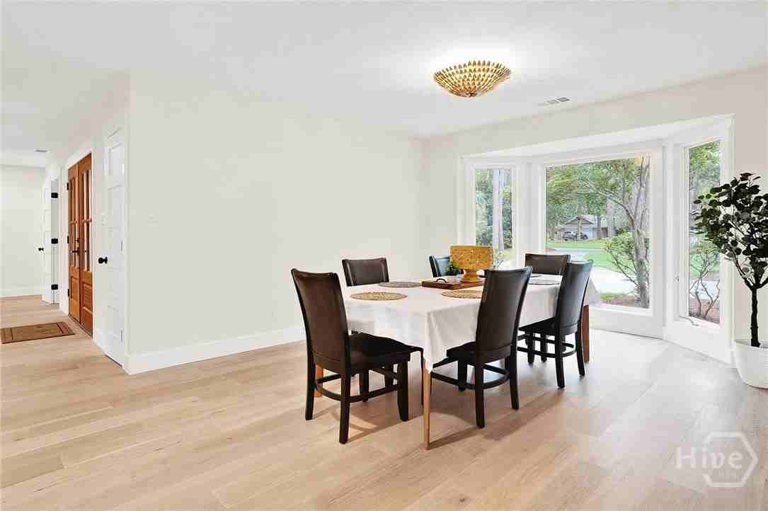 138 Mercer Rd - Photo 4 of 19