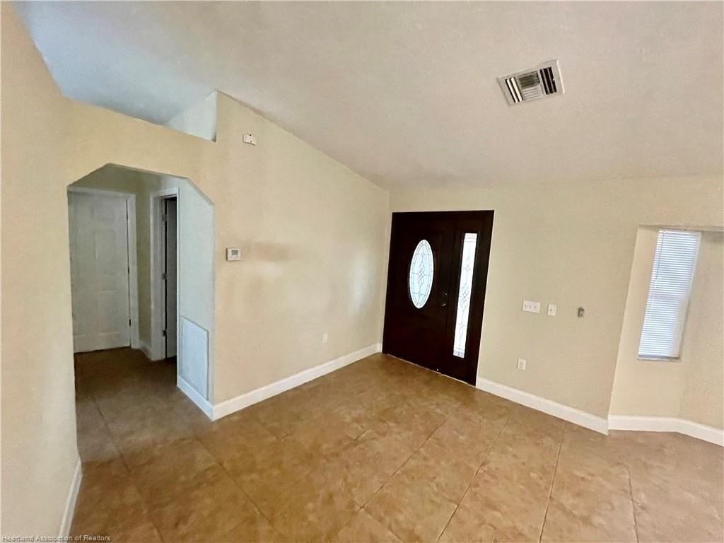 203 Crane St - Photo 6 of 28