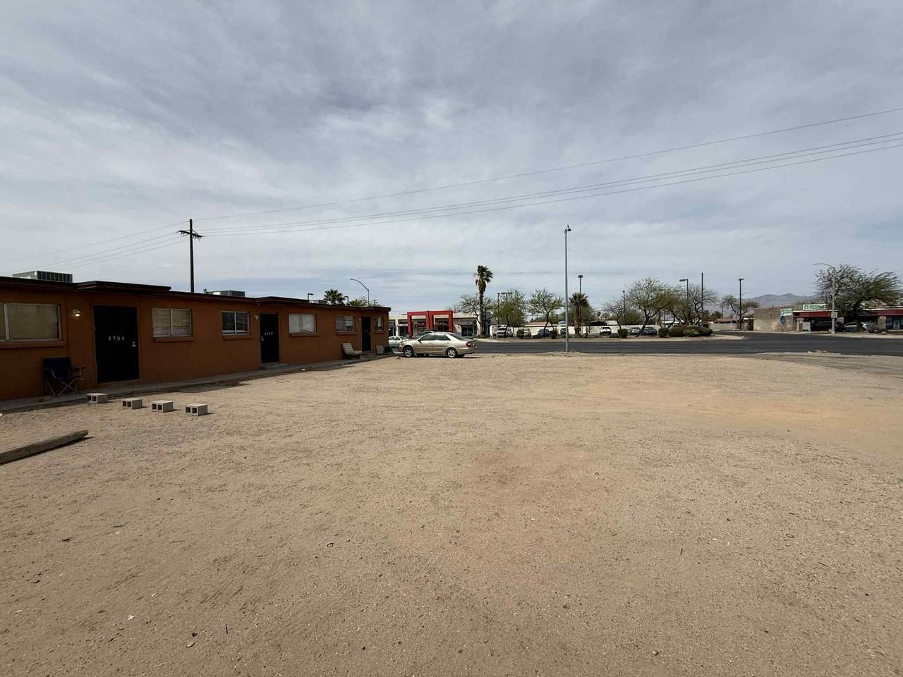 1650 // 4904 South 13th Avenue - Photo 3 of 16