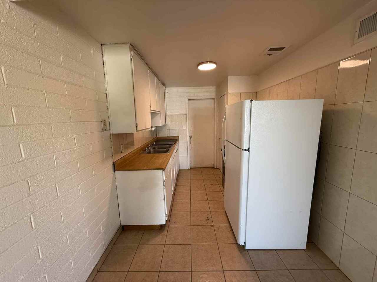 1650 // 4904 South 13th Avenue - Photo 6 of 16