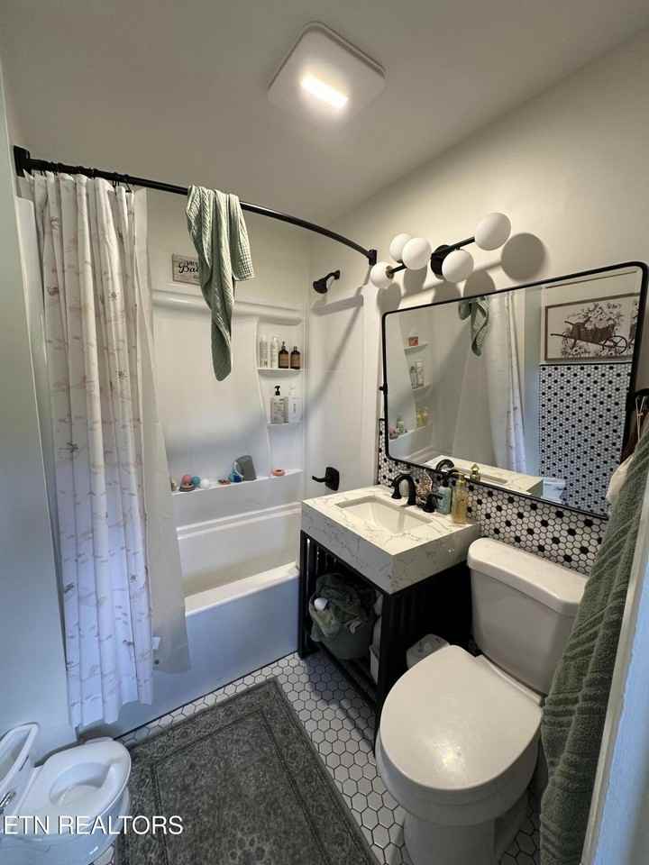 6148 Kirbury Ln - Photo 4 of 8