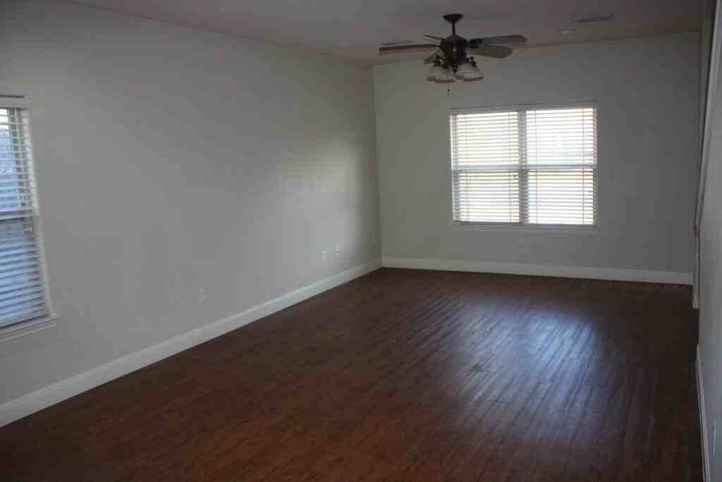 443 Yorktown Blvd - Photo 6 of 13