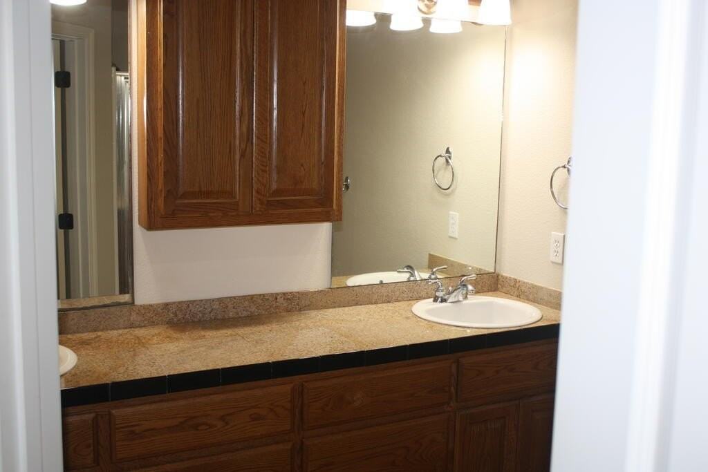 443 Yorktown Blvd - Photo 7 of 13