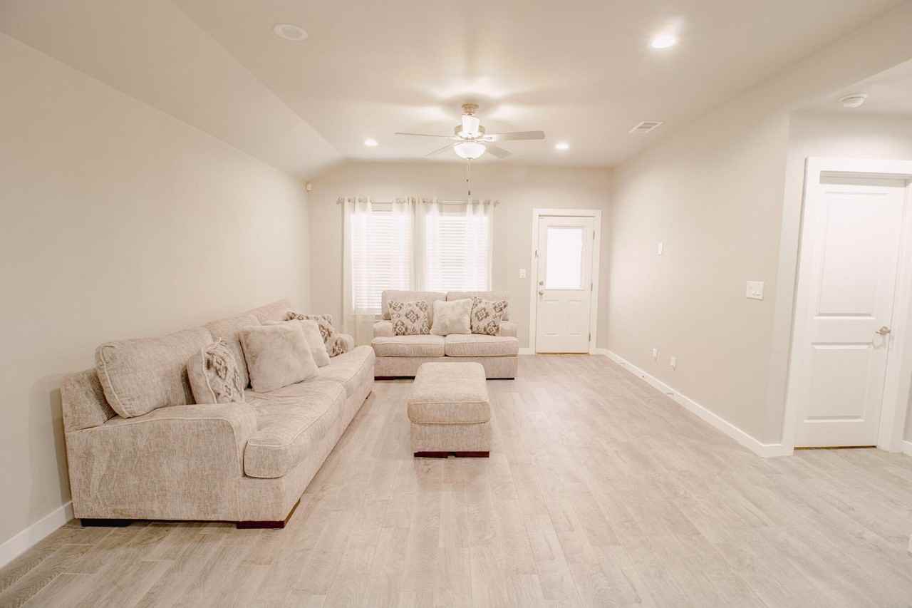 4605 126th St - Photo 2 of 15