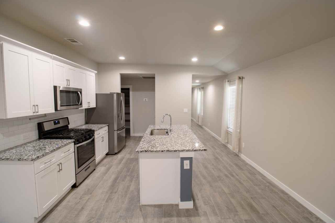 4605 126th St - Photo 4 of 15