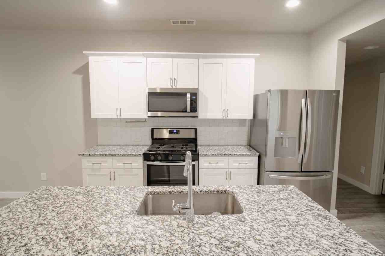 4605 126th St - Photo 6 of 15