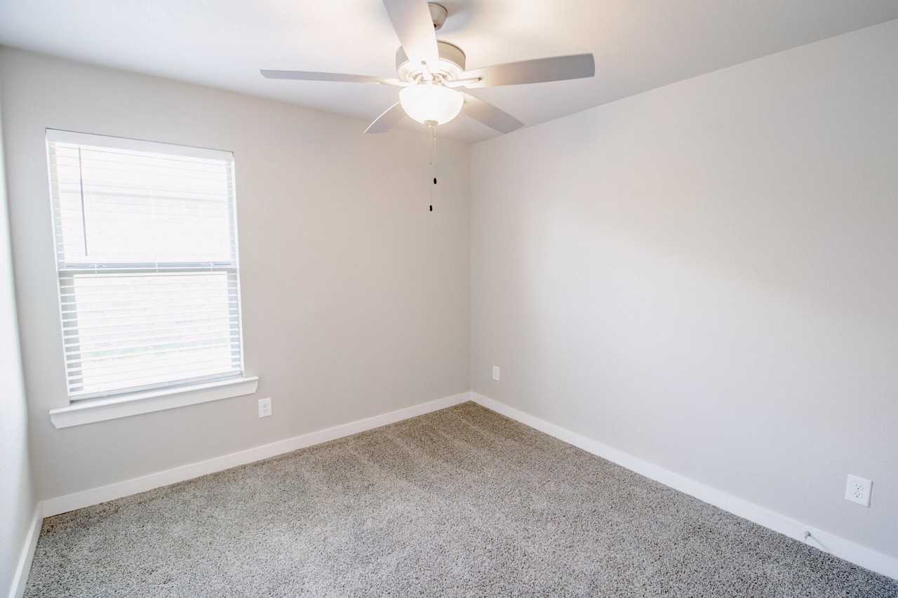 4605 126th St - Photo 7 of 15