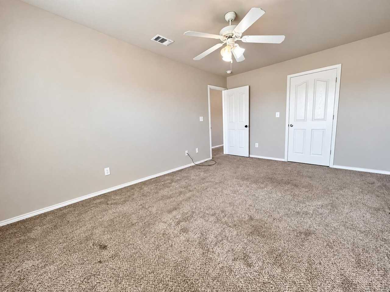 717 43rd St - Photo 3 of 7