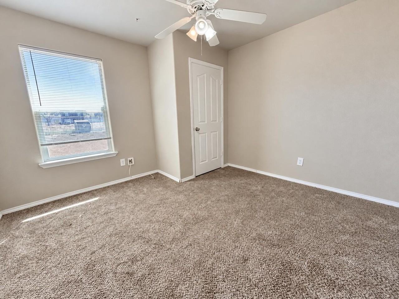 717 43rd St - Photo 6 of 7