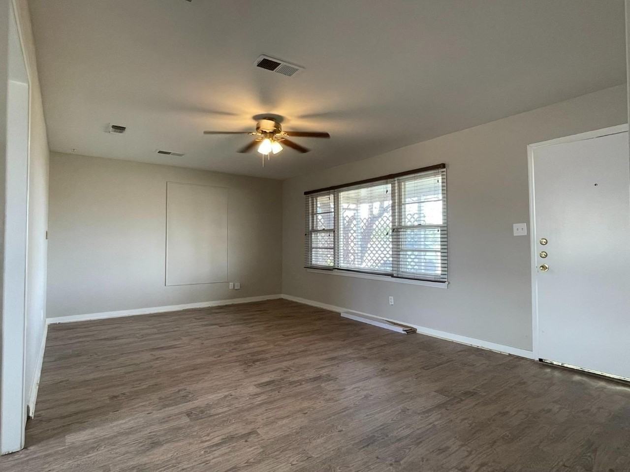 1101 65th St - Photo 2 of 11