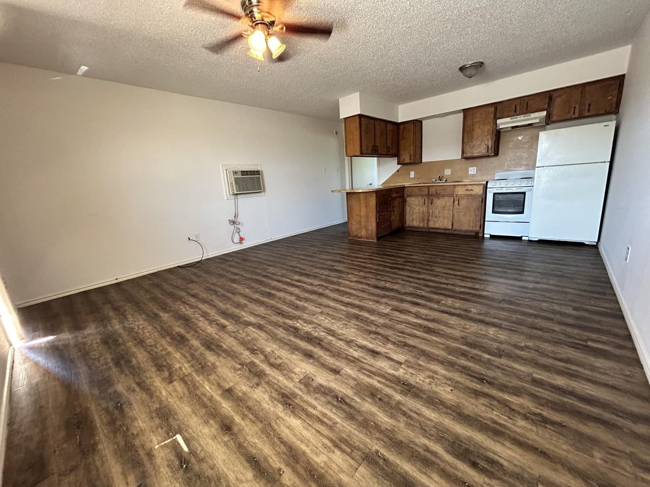 4618 Erskine St #B - Photo 2 of 7