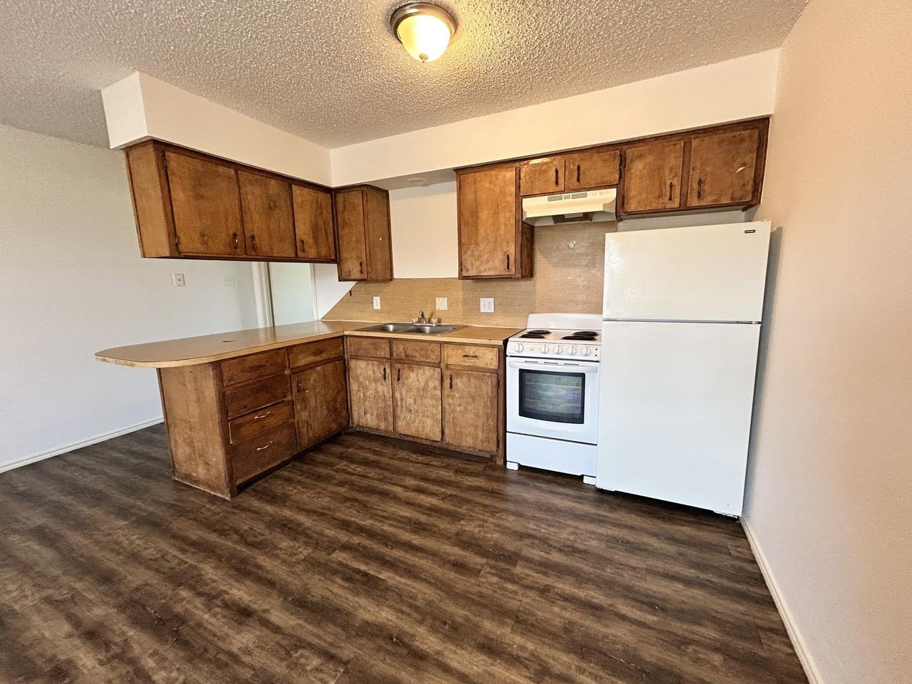 4618 Erskine St #B - Photo 3 of 7