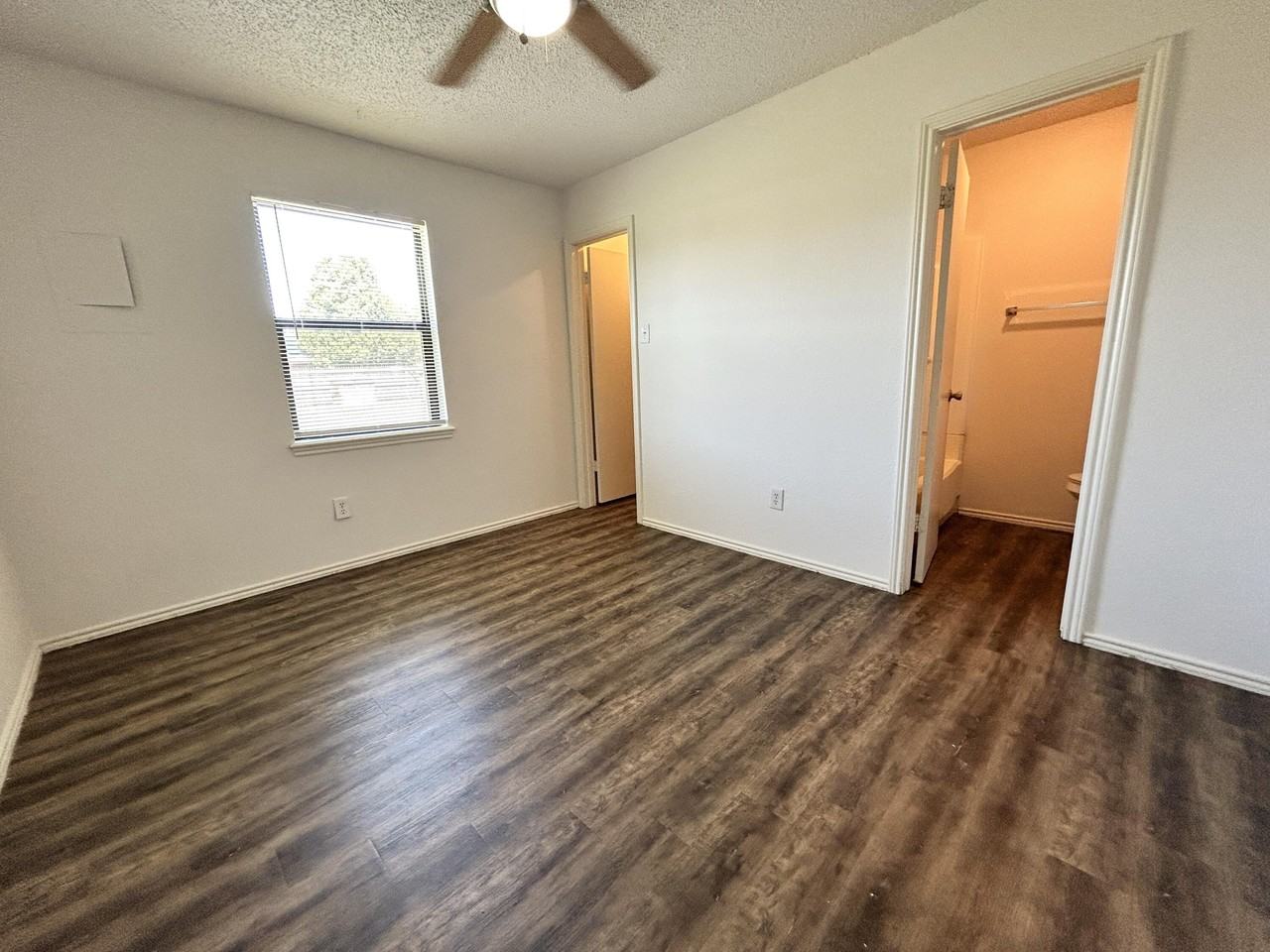 4618 Erskine St #B - Photo 6 of 7