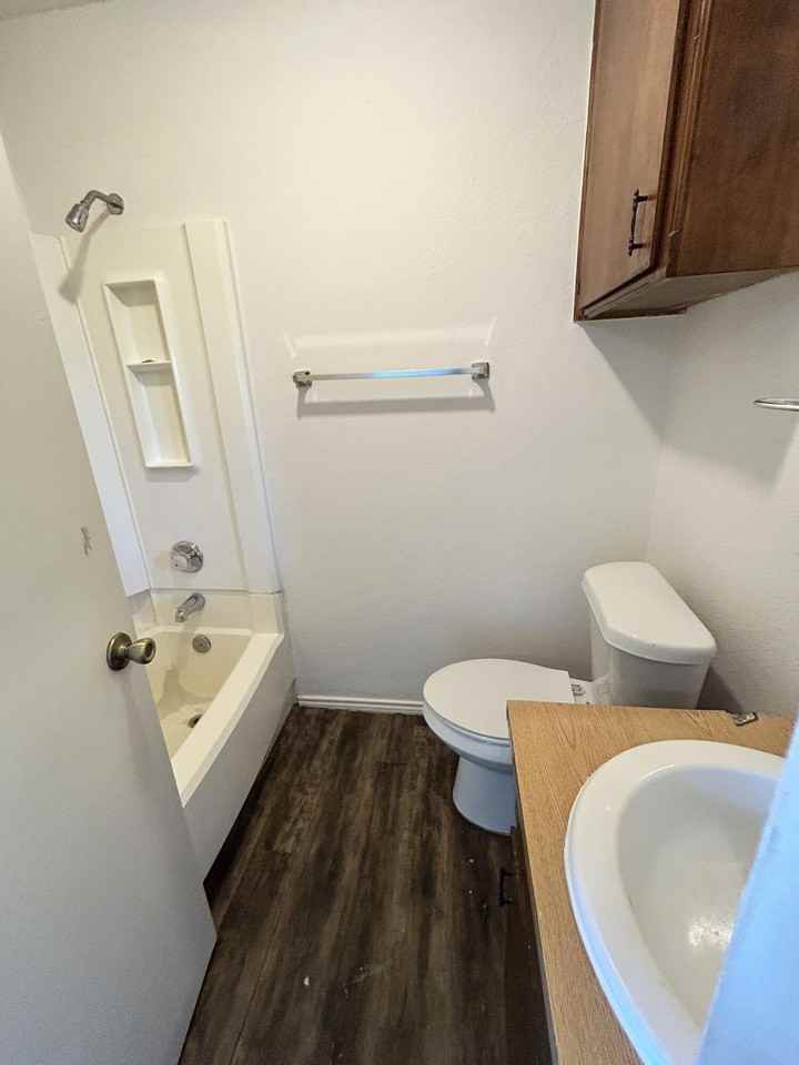4618 Erskine St #B - Photo 7 of 7