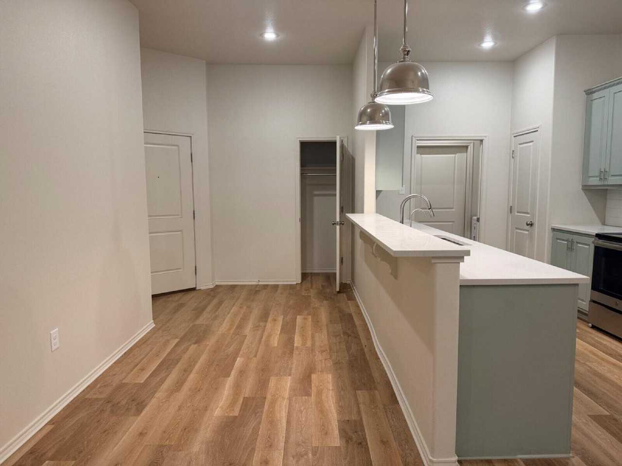 11915 Evanston Ave - Photo 4 of 20