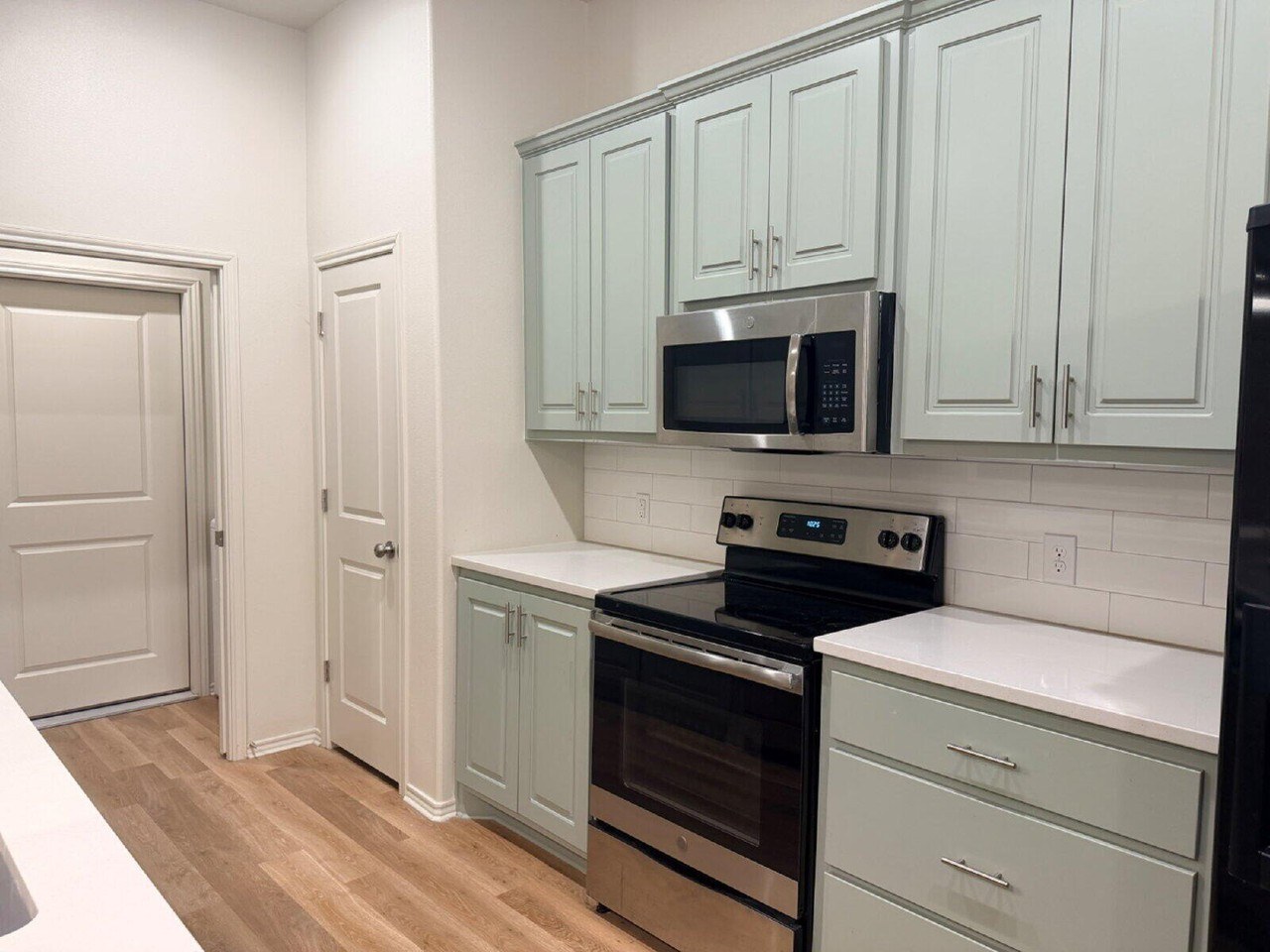 11915 Evanston Ave - Photo 5 of 20