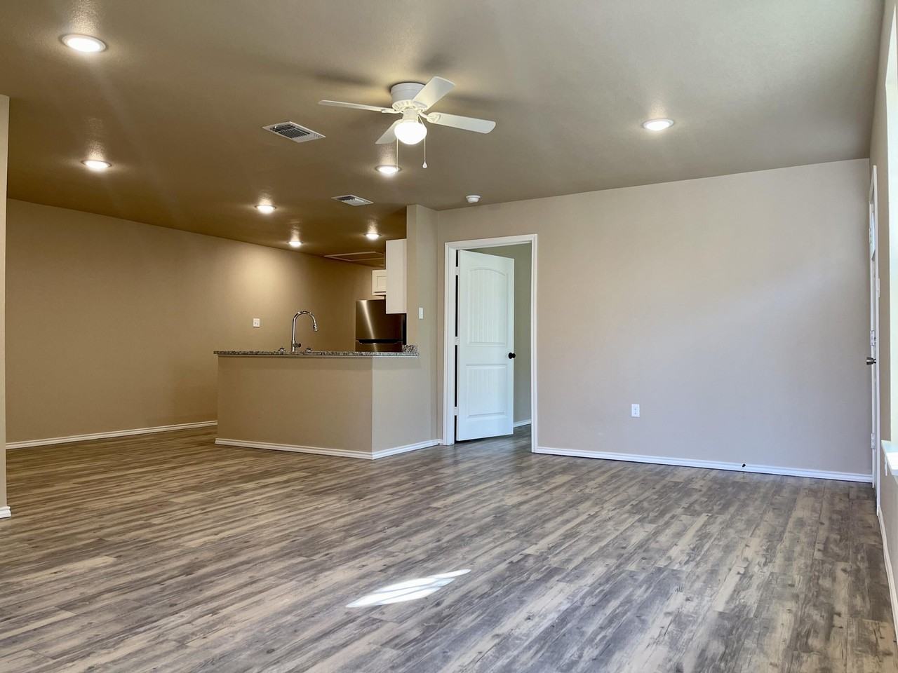 1017 Preston Trl #B - Photo 2 of 15