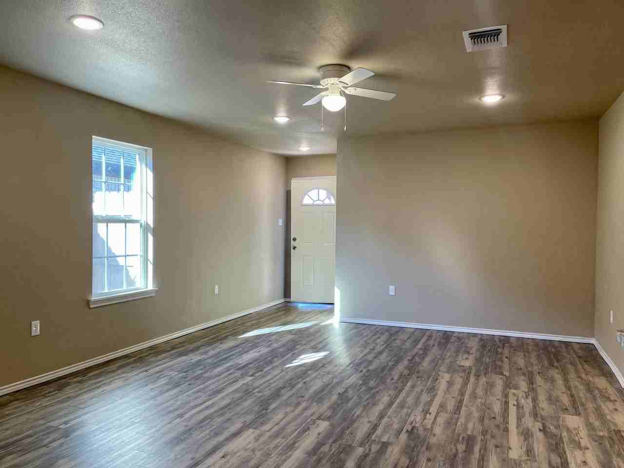 1017 Preston Trl #B - Photo 3 of 15