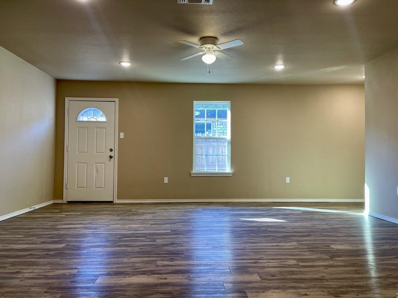 1017 Preston Trl #B - Photo 4 of 15