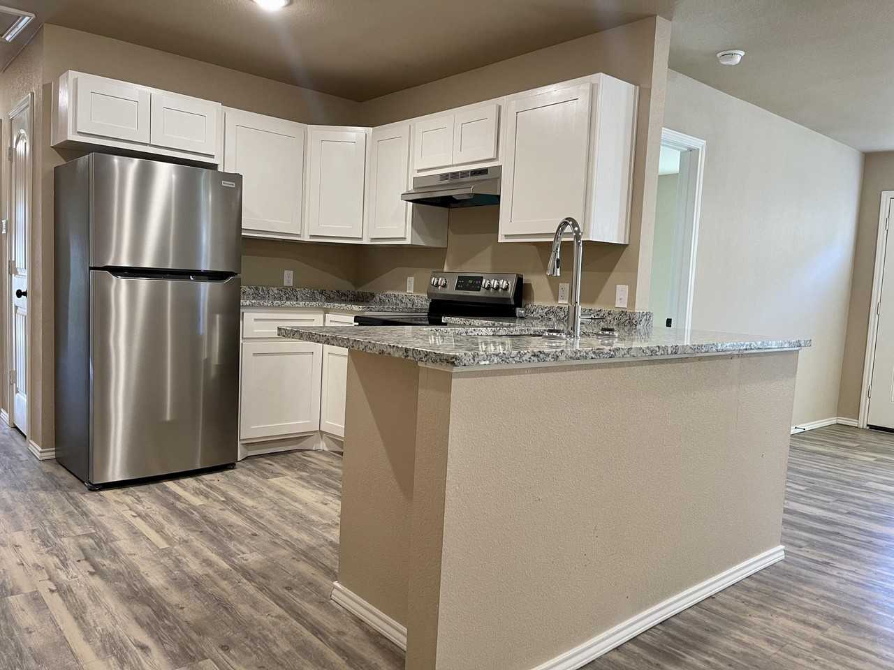 1017 Preston Trl #B - Photo 5 of 15
