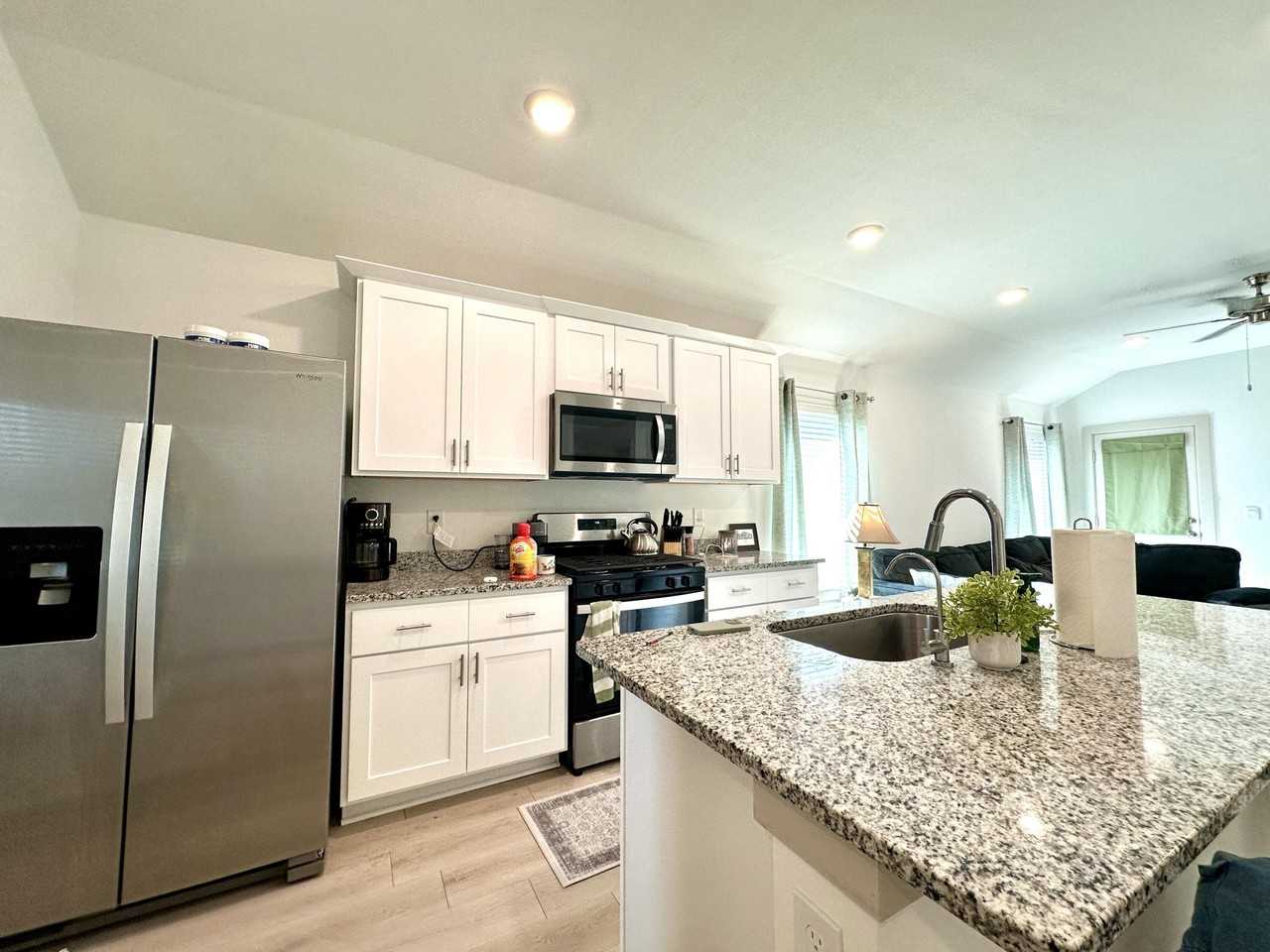 7427 8th St - Photo 2 of 10