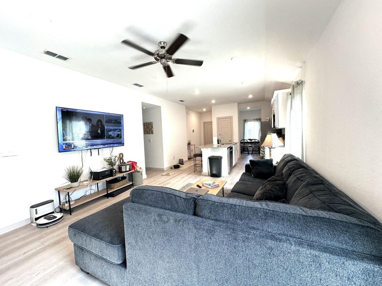 7427 8th St - Photo 3 of 10
