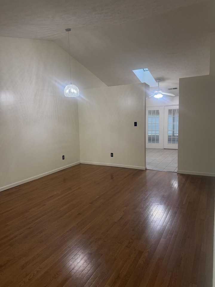837 Ridgebrook Rd - Photo 4 of 21