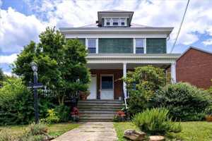 featured image of 2202 Broadway Ave Sw