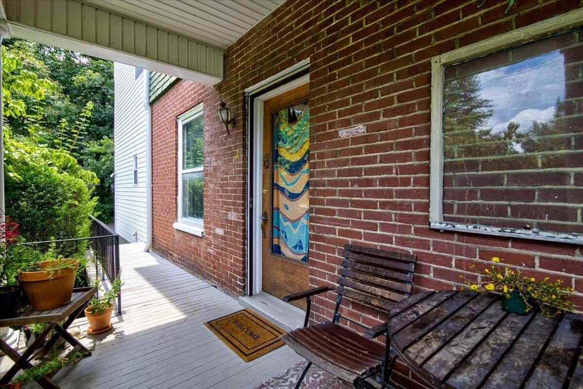 2202 Broadway Ave Sw - Photo 5 of 17