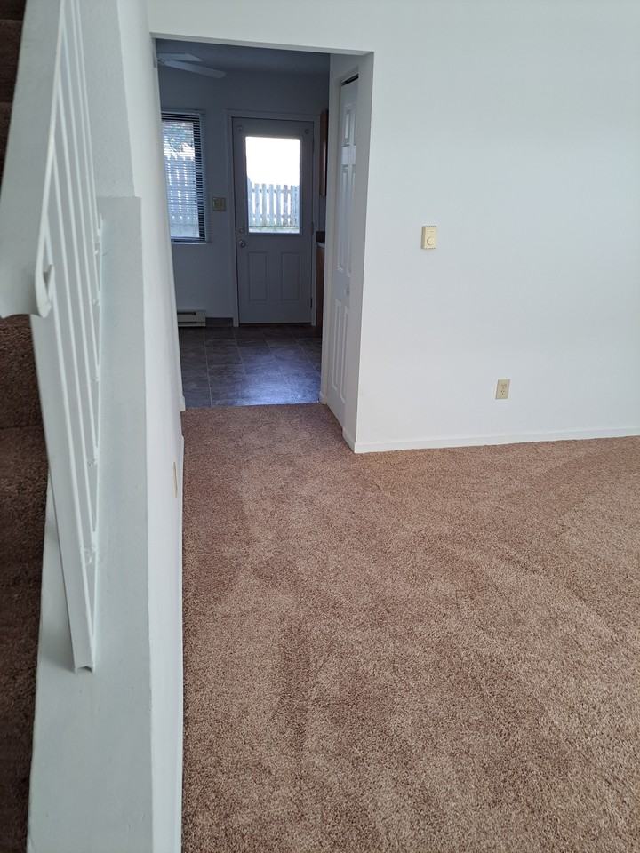 2104 Lincoln Avenue - Photo 6 of 10