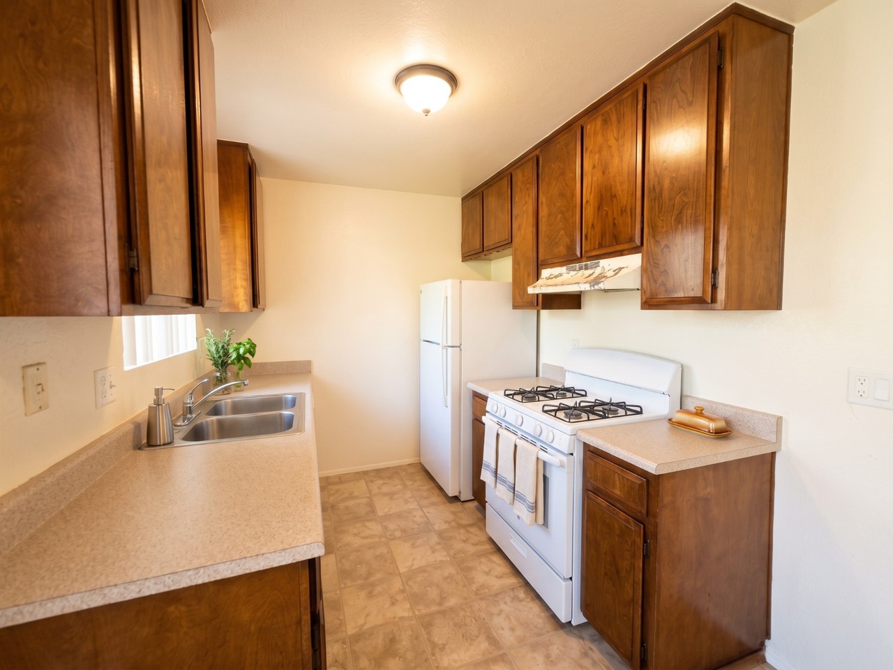 1028 South Magnolia Avenue - Photo 2 of 18