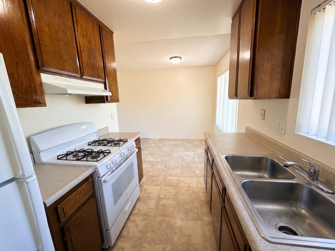 1028 South Magnolia Avenue - Photo 3 of 18