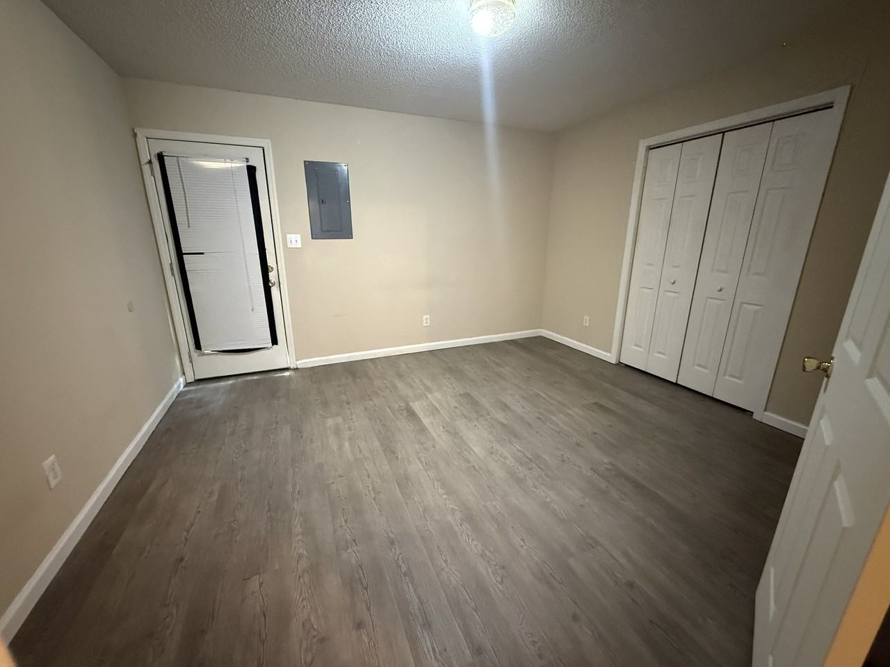 Lauderdale Apartments - Photo 5 of 9