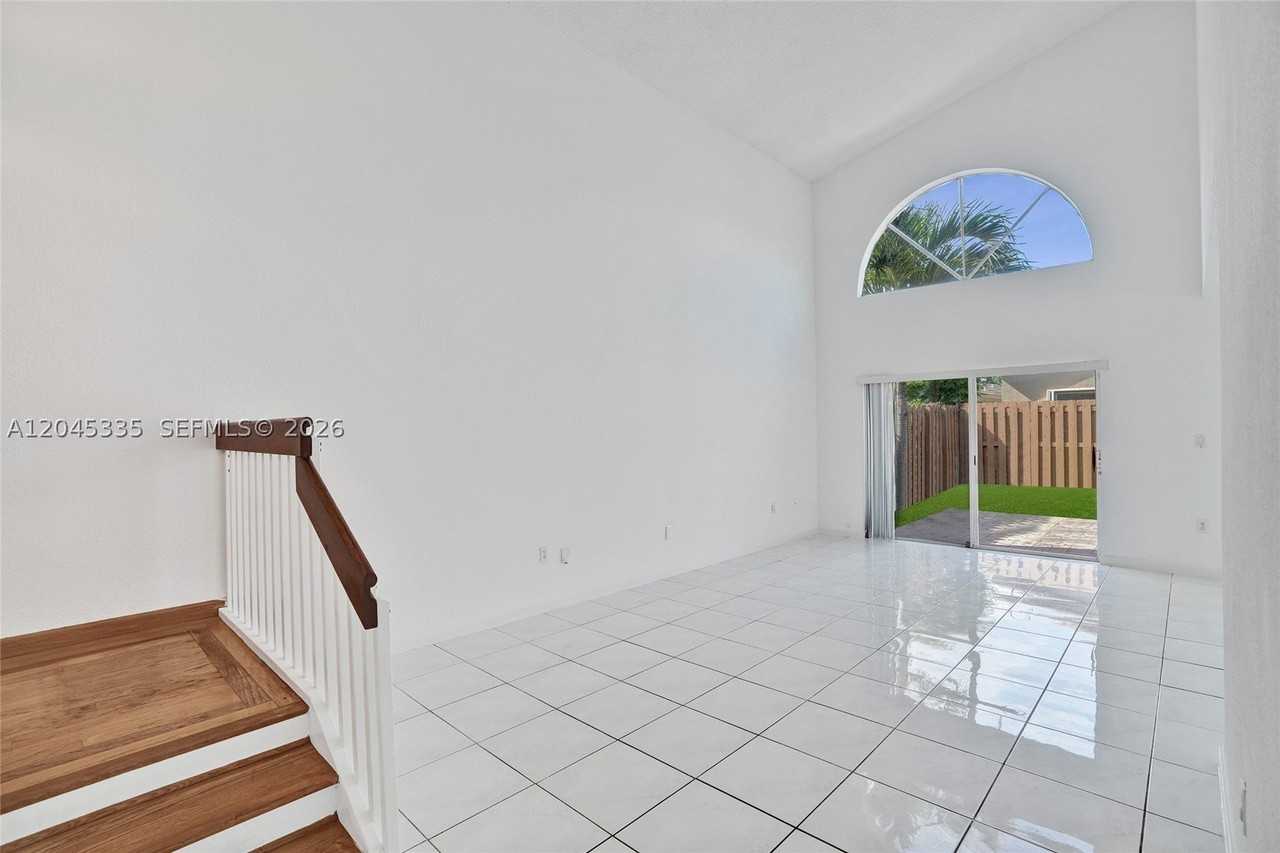 9921 Nw 31st St #9921 - Photo 4 of 23
