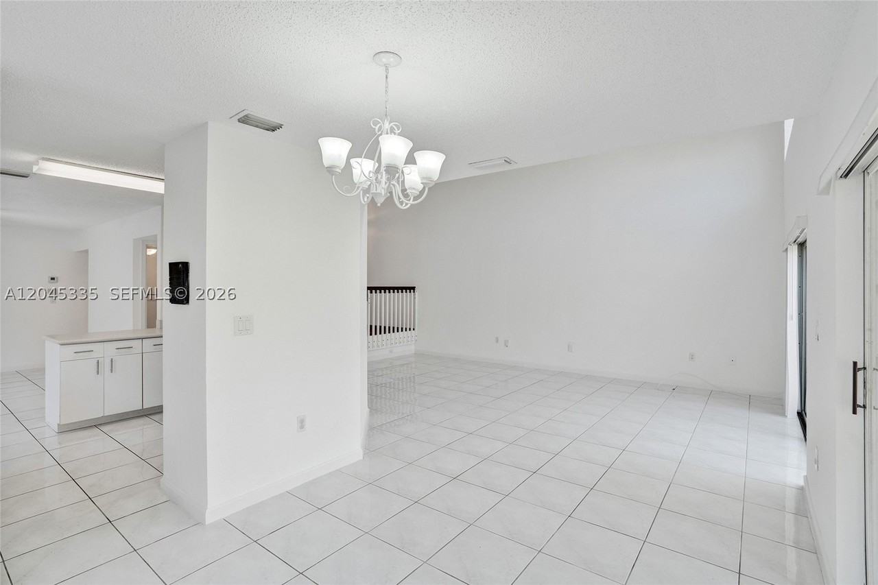 9921 Nw 31st St #9921 - Photo 6 of 23