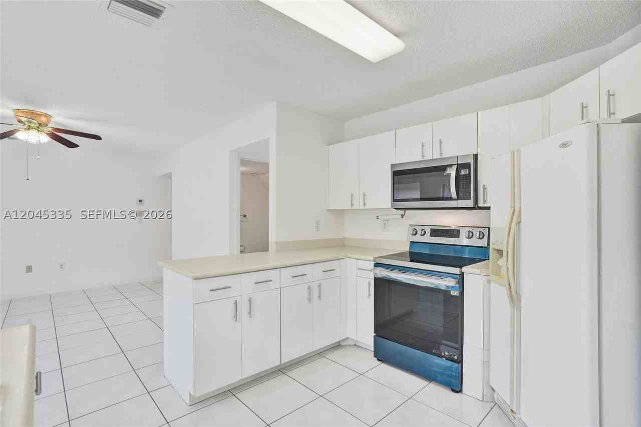9921 Nw 31st St #9921 - Photo 7 of 23