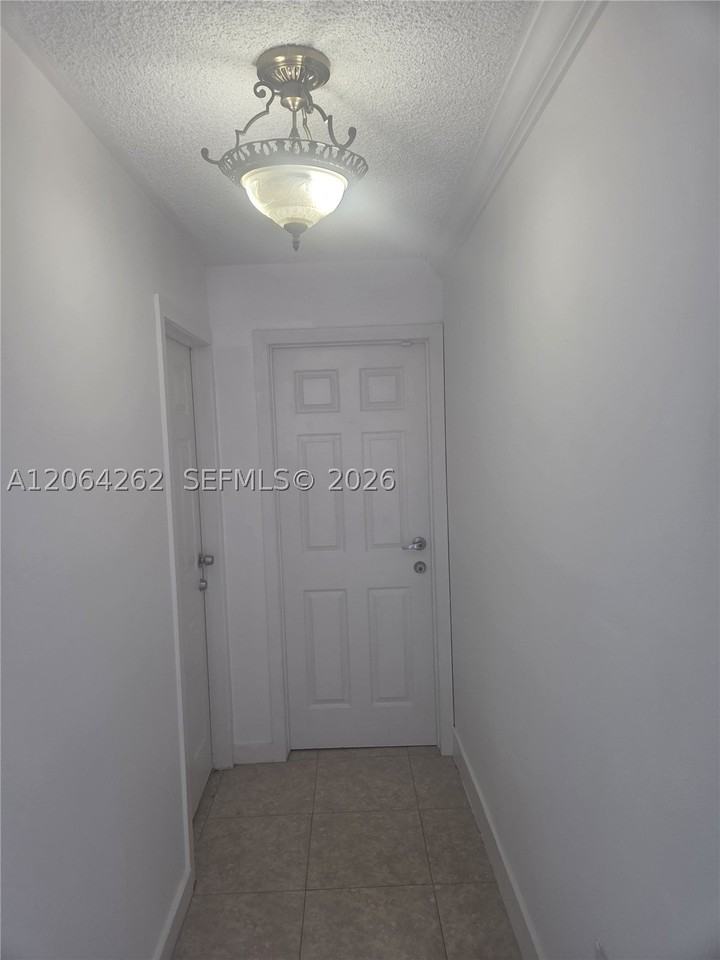 1235 Sw 136th Pl #0 - Photo 6 of 8