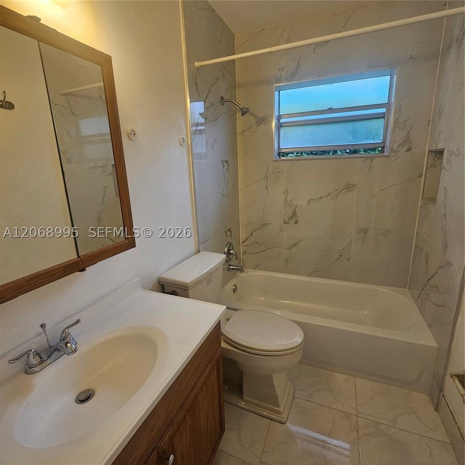 1008 Ne 34th Ct #A - Photo 6 of 8