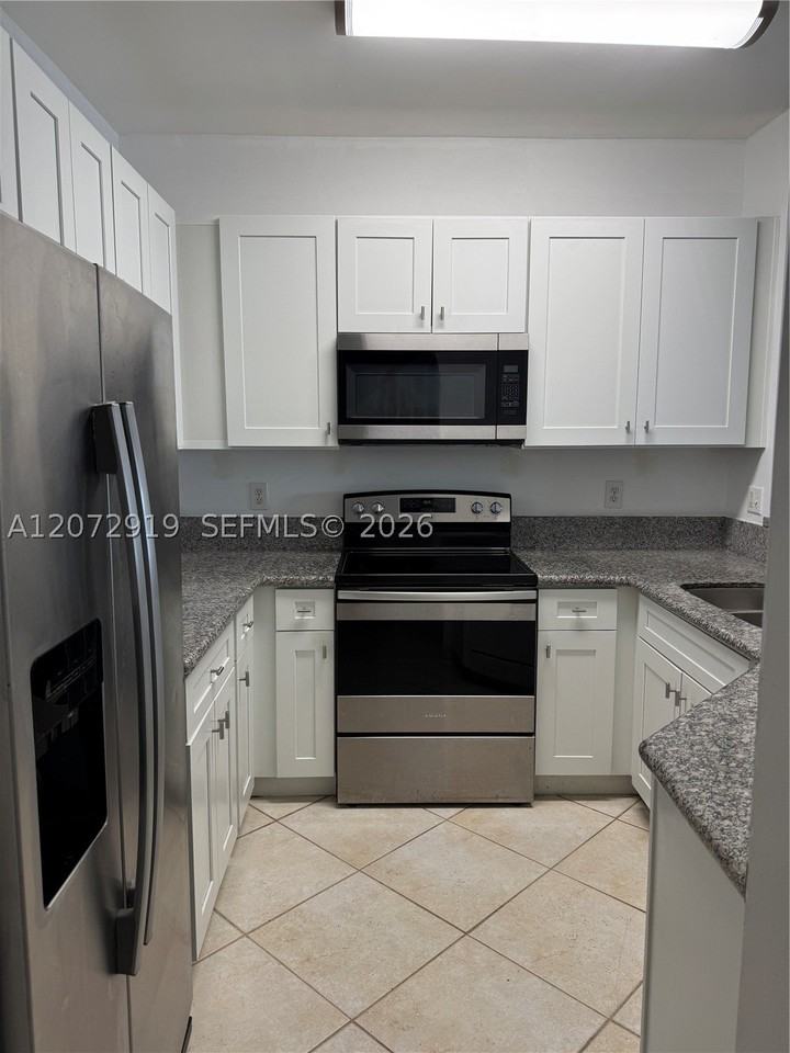 321 Sw 120th Ave #321 - Photo 3 of 14