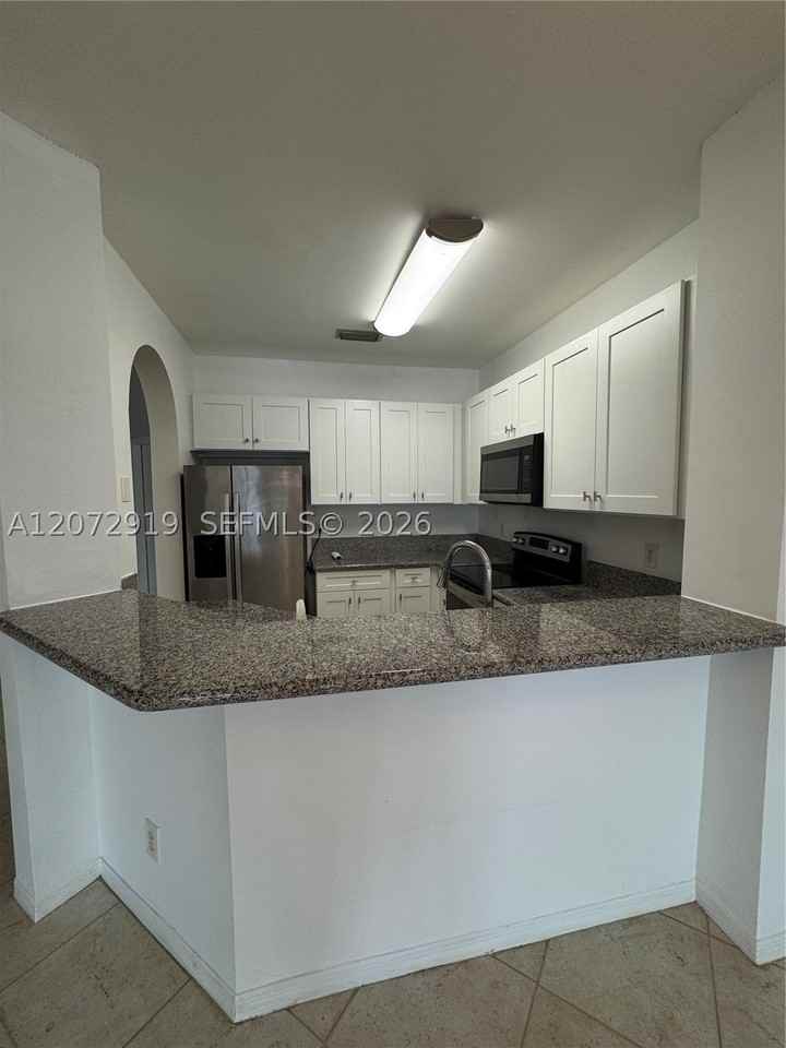 321 Sw 120th Ave #321 - Photo 4 of 14