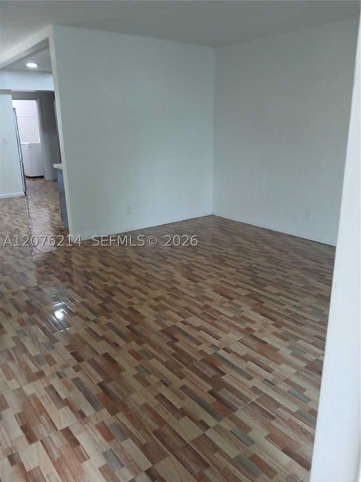 539 S Rainbow Dr #539 - Photo 4 of 27