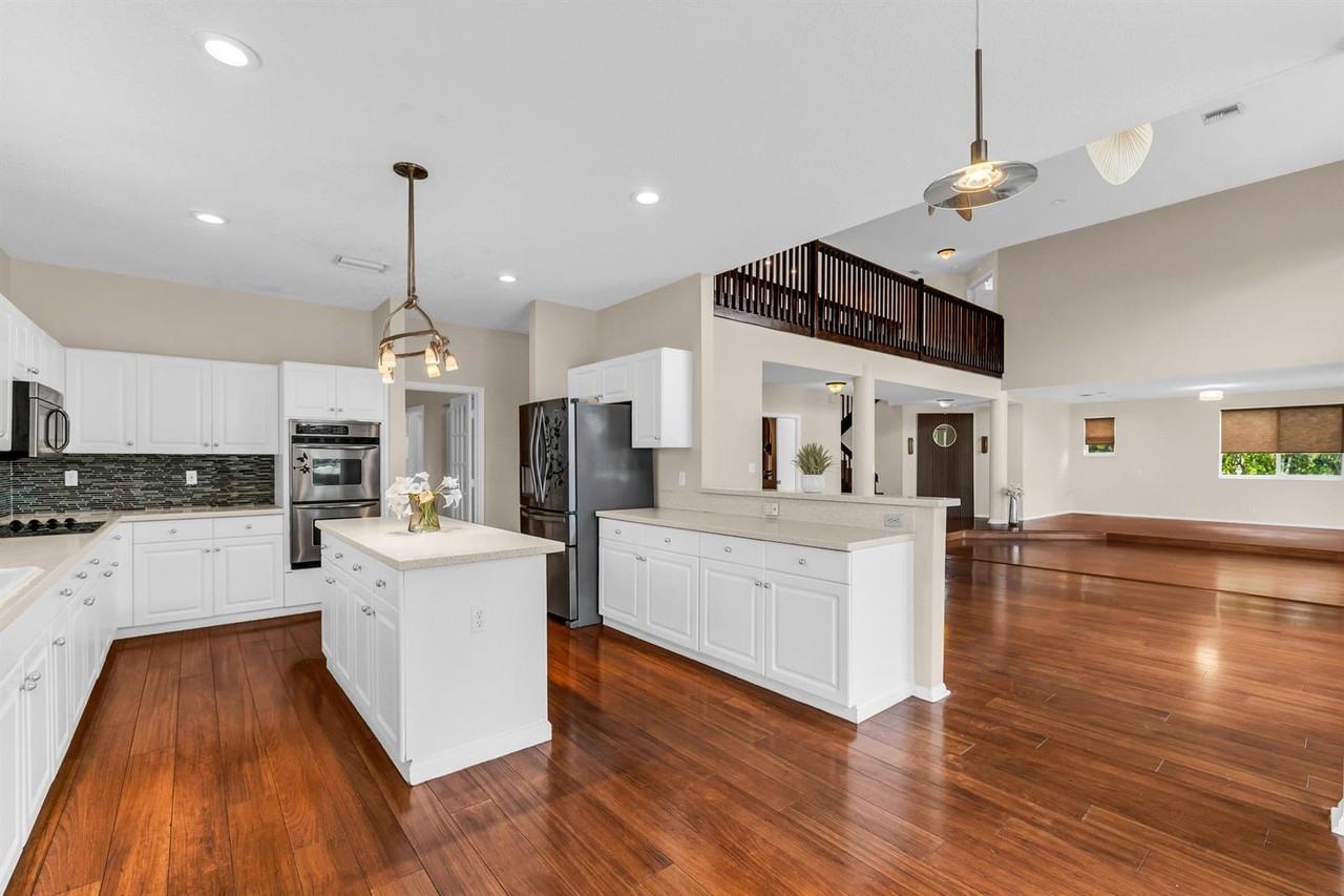 1333 Sw 175th Way - Photo 4 of 8